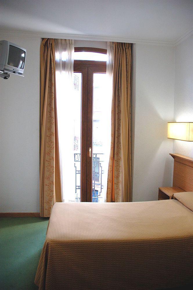فندق مدريدفي  مادريسول المظهر الخارجي الصورة